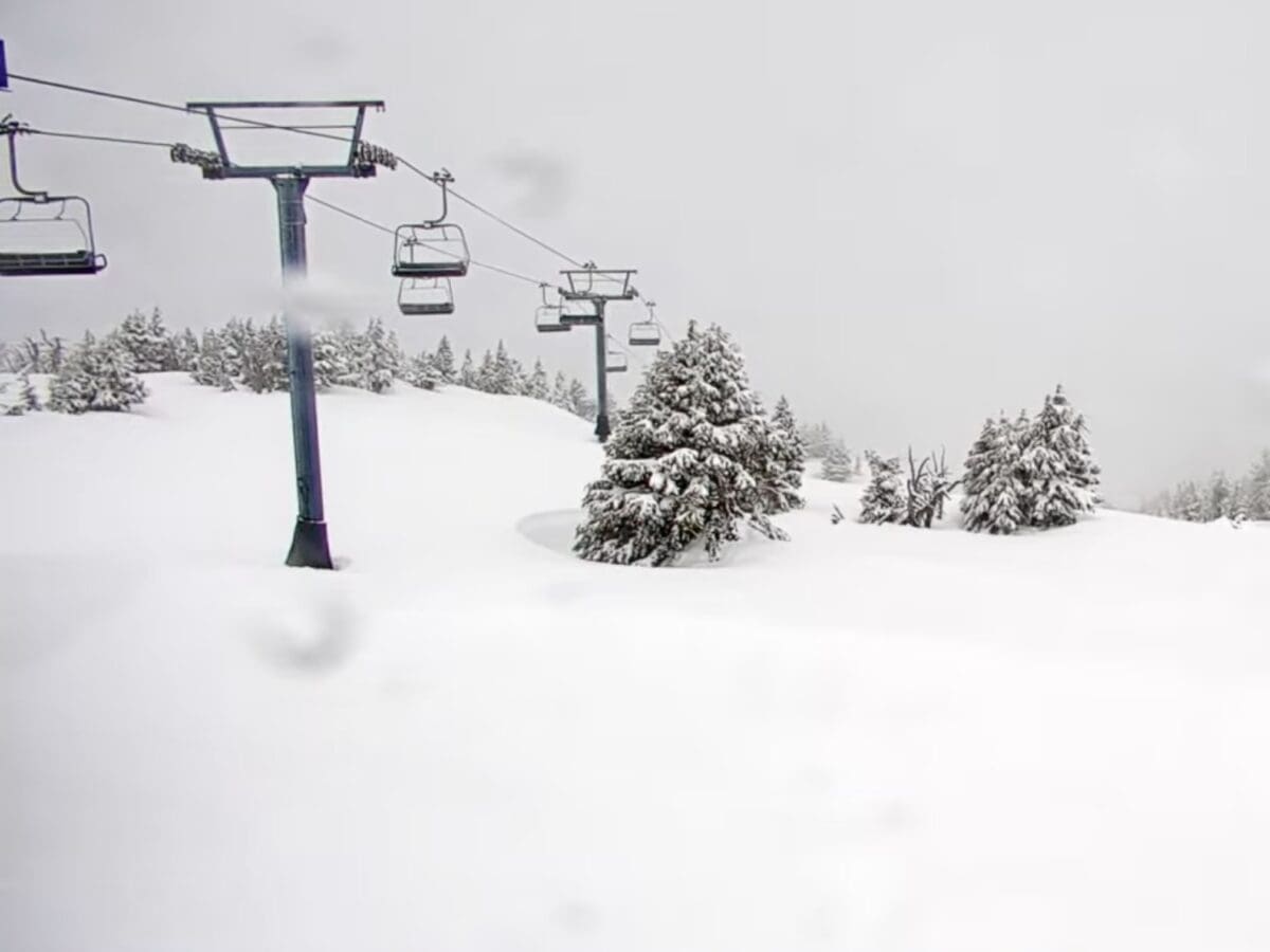 Mount Bachelor Mid-Mountain live camera.